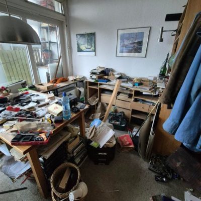 Unrat in einer Werkstatt oder Büro