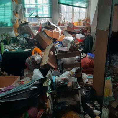 Wohnraum voller Müll